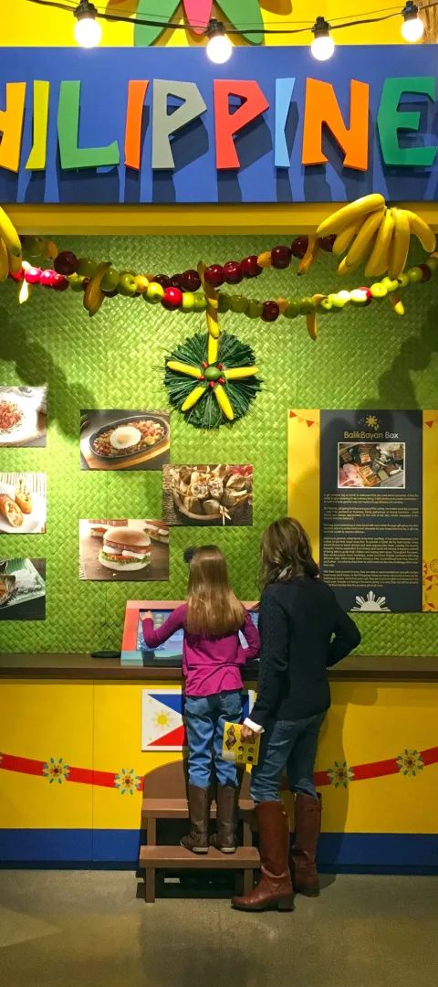 Mother and daughter in SPAM museum